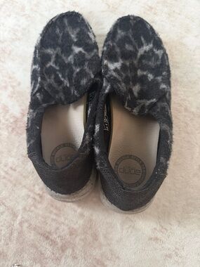 Hey Dude Women's Black & Gray Leopard Slip-On Flats